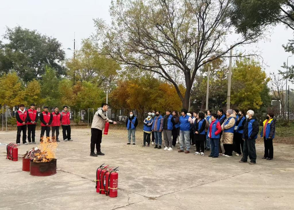 筑牢宿舍安全防线 护航校园平安底色—学生处开展宿舍管理员、值班员消防应急演练